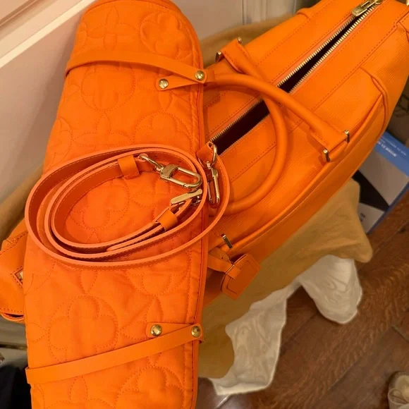 Very rare limited edition, Louis Vuitton orange epi leather yoga set - Picture 4 of 9